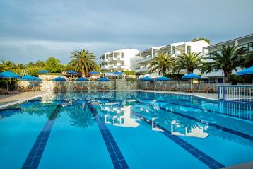Хотел Port Marina 3*, Басейн