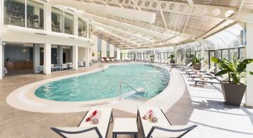басейн в хотел Ramada Resort 5*