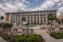 Хотел Ramada Hotel & Suites
