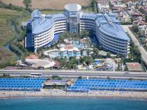 Хотел Crystal Admiral Resort Suites & Spa