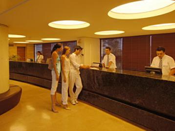 Хотел Titanic Deluxe Beach Resort - рецепция