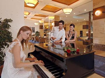 Хотел Titanic Deluxe Beach Resort - лоби