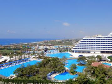 Titanic Deluxe Beach Resort - басейн