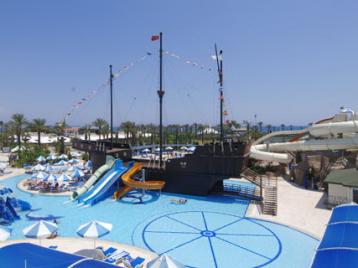 Titanic Deluxe Beach Resort - басейн