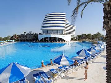 Titanic Deluxe Beach Resort - басейн