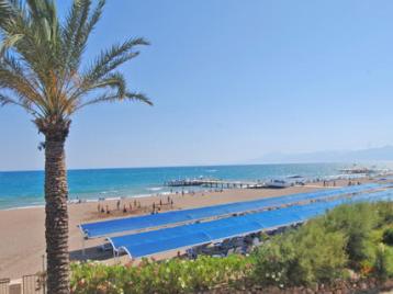 Хотел Titanic Deluxe Beach Resort - плаж