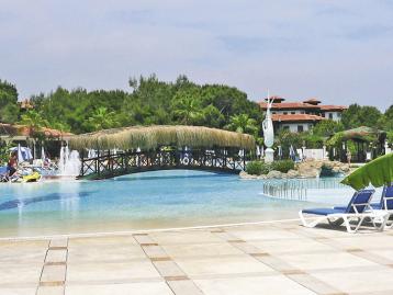 Letoonia Golf Resort - басейн