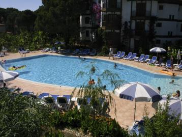 Letoonia Golf Resort - басейн