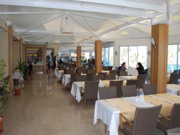 Delta Beach Resort - основен ресторант
