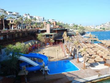 Delta Beach Resort - басейн
