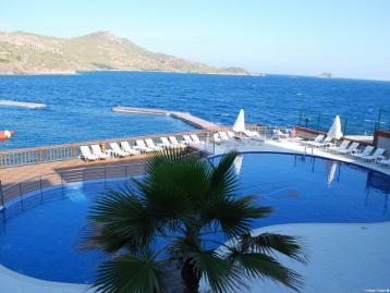 Delta Beach Resort - басейн