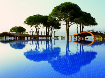 Cornelia Deluxe Resort - басейн
