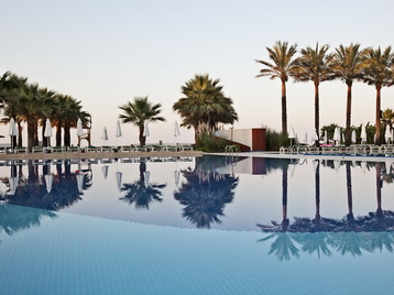 Cornelia Deluxe Resort - басейн