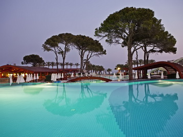 Cornelia Deluxe Resort - басейн