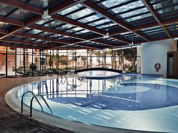 Cornelia Deluxe Resort - вътрешен басейн