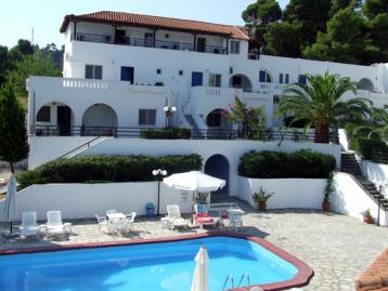 Хотел Theo Bungalows 3*, Басейн