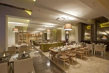 Хотел Voyage Bodrum 5*, ресторанти и барове
